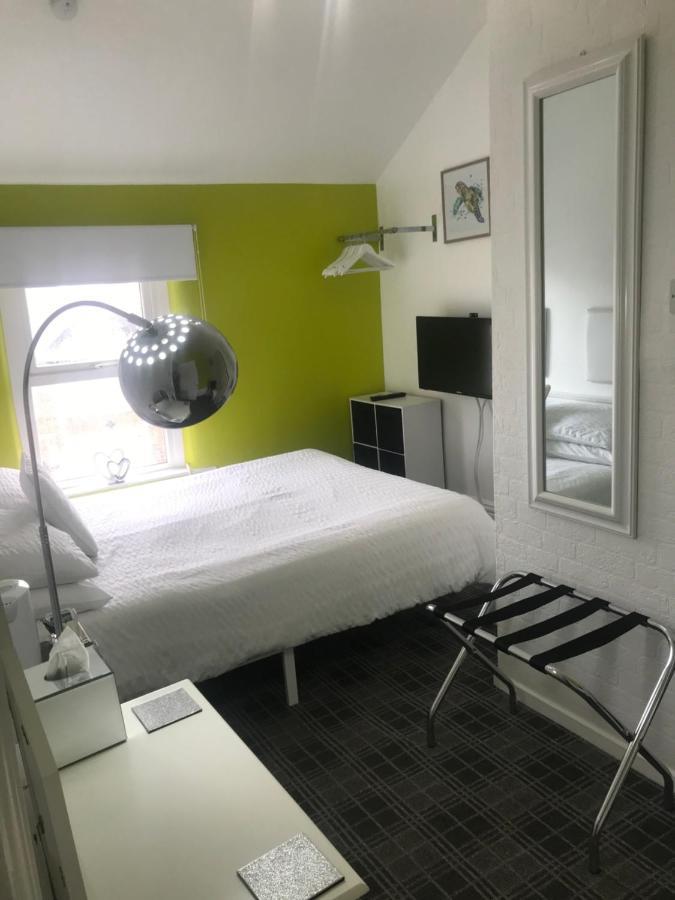 Number 40 - No Multiple Room Bookings 블랙풀 외부 사진